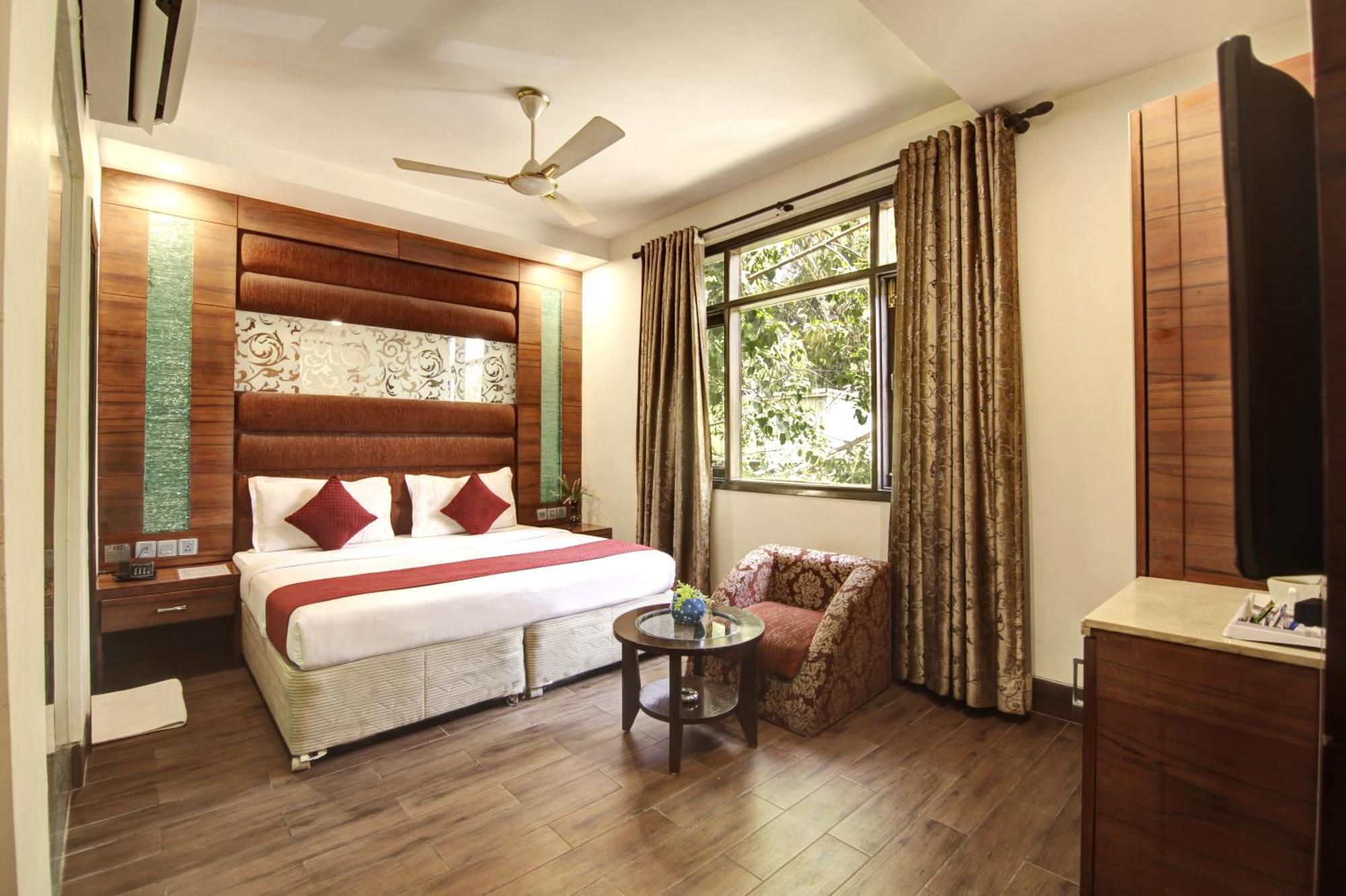 Hotel Good Times Near Ganga Ram Hospital And Karol Bagh Metro Delhi  Exterior photo