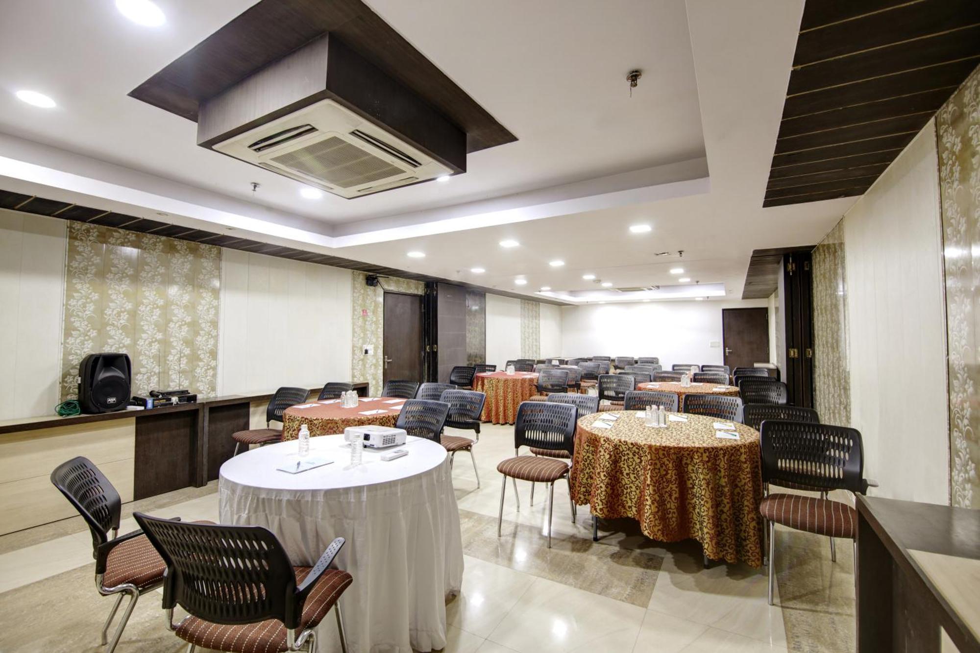 Hotel Good Times Near Ganga Ram Hospital And Karol Bagh Metro Delhi  Exterior photo