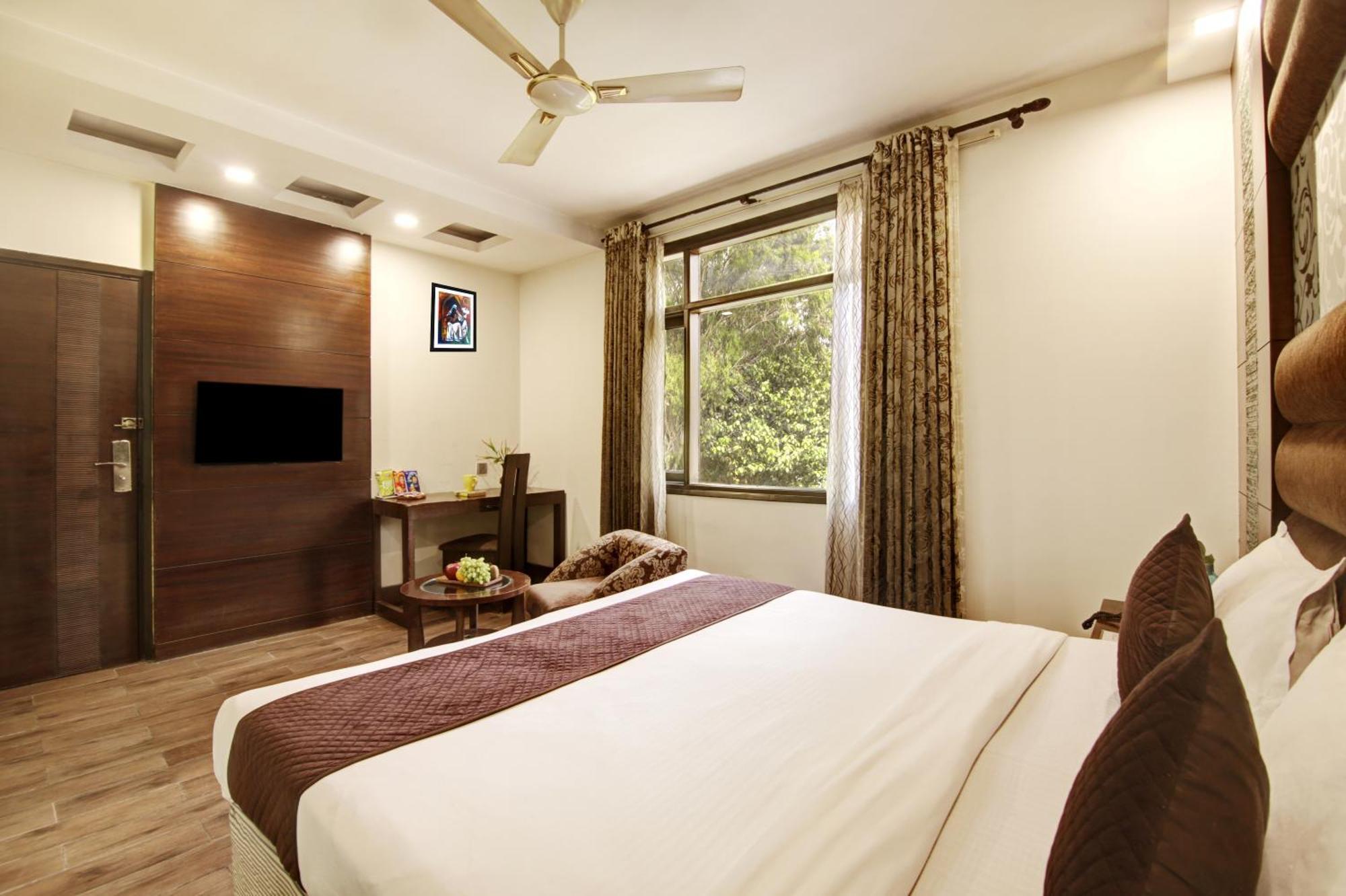 Hotel Good Times Near Ganga Ram Hospital And Karol Bagh Metro Delhi  Exterior photo