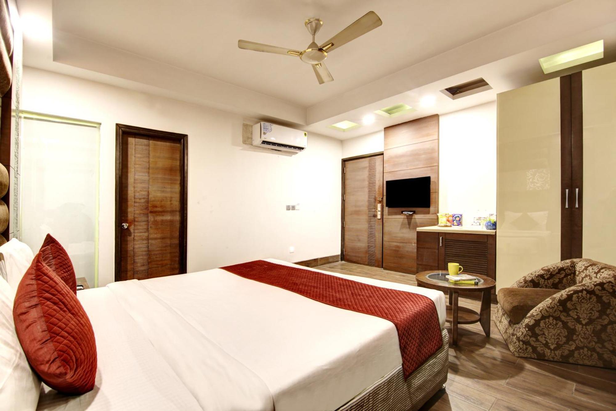 Hotel Good Times Near Ganga Ram Hospital And Karol Bagh Metro Delhi  Exterior photo