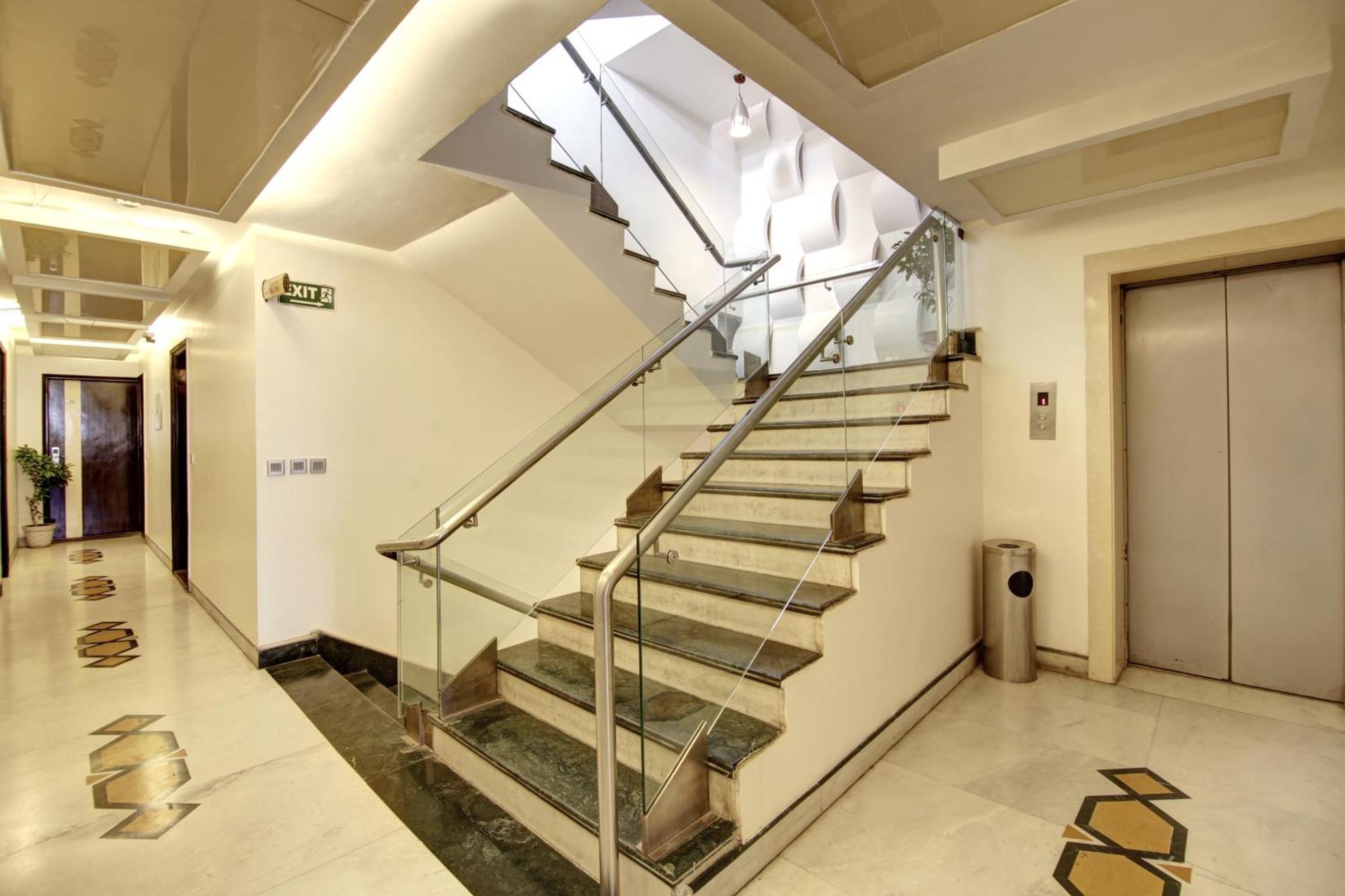 Hotel Good Times Near Ganga Ram Hospital And Karol Bagh Metro Delhi  Exterior photo