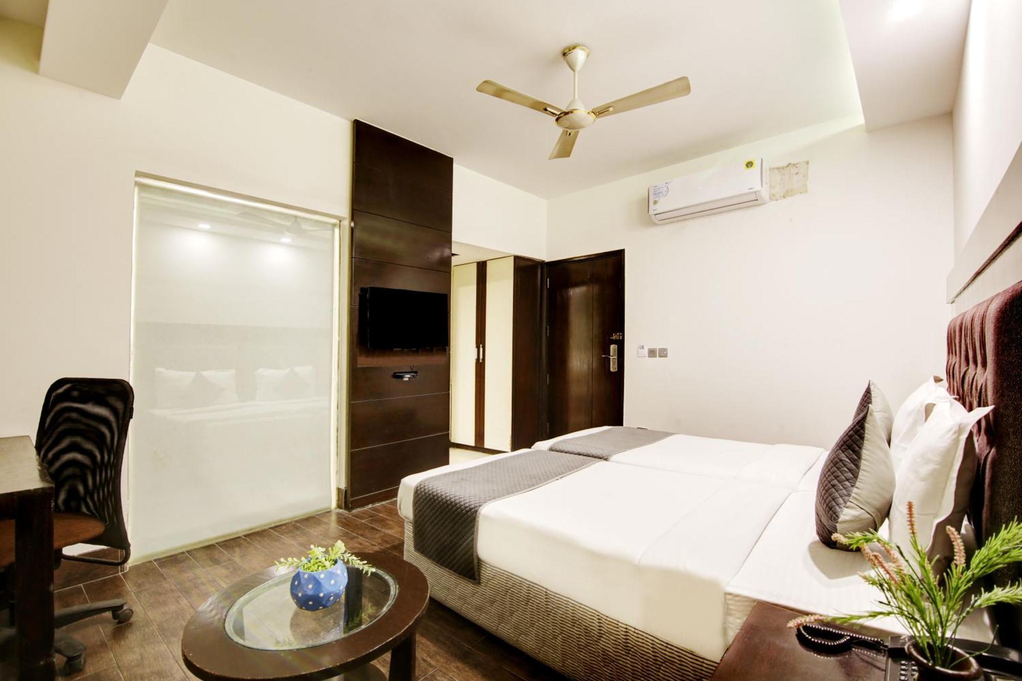 Hotel Good Times Near Ganga Ram Hospital And Karol Bagh Metro Delhi  Exterior photo