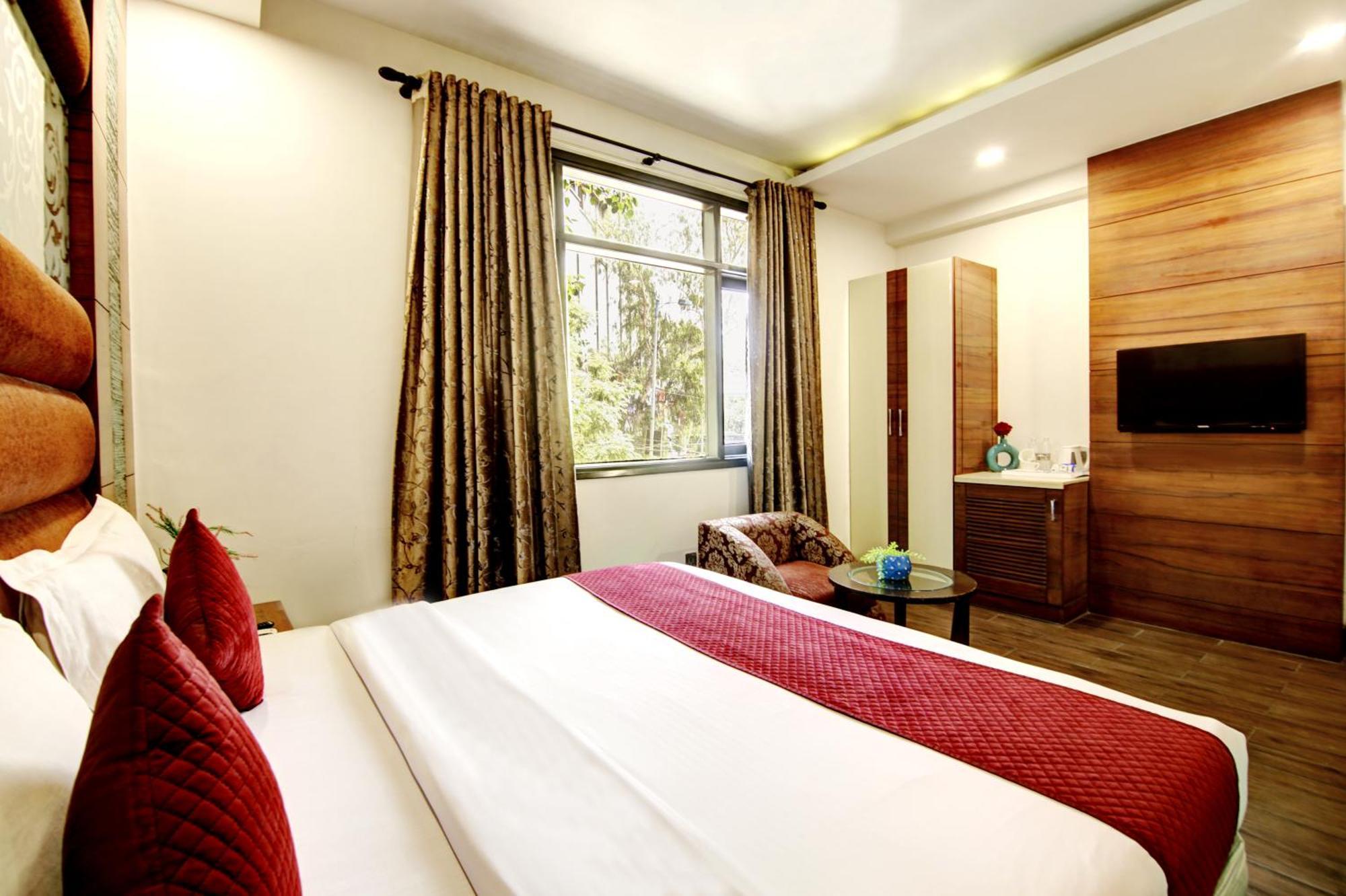 Hotel Good Times Near Ganga Ram Hospital And Karol Bagh Metro Delhi  Exterior photo