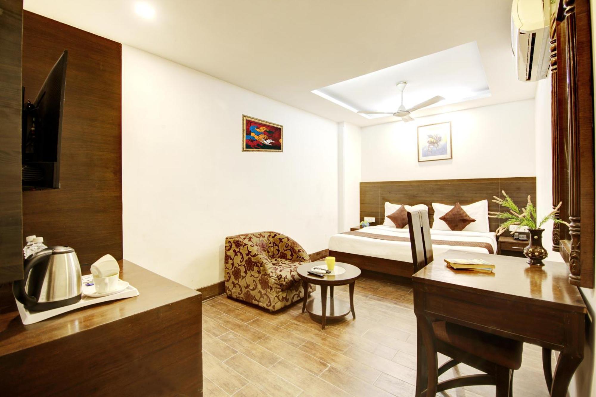 Hotel Good Times Near Ganga Ram Hospital And Karol Bagh Metro Delhi  Exterior photo