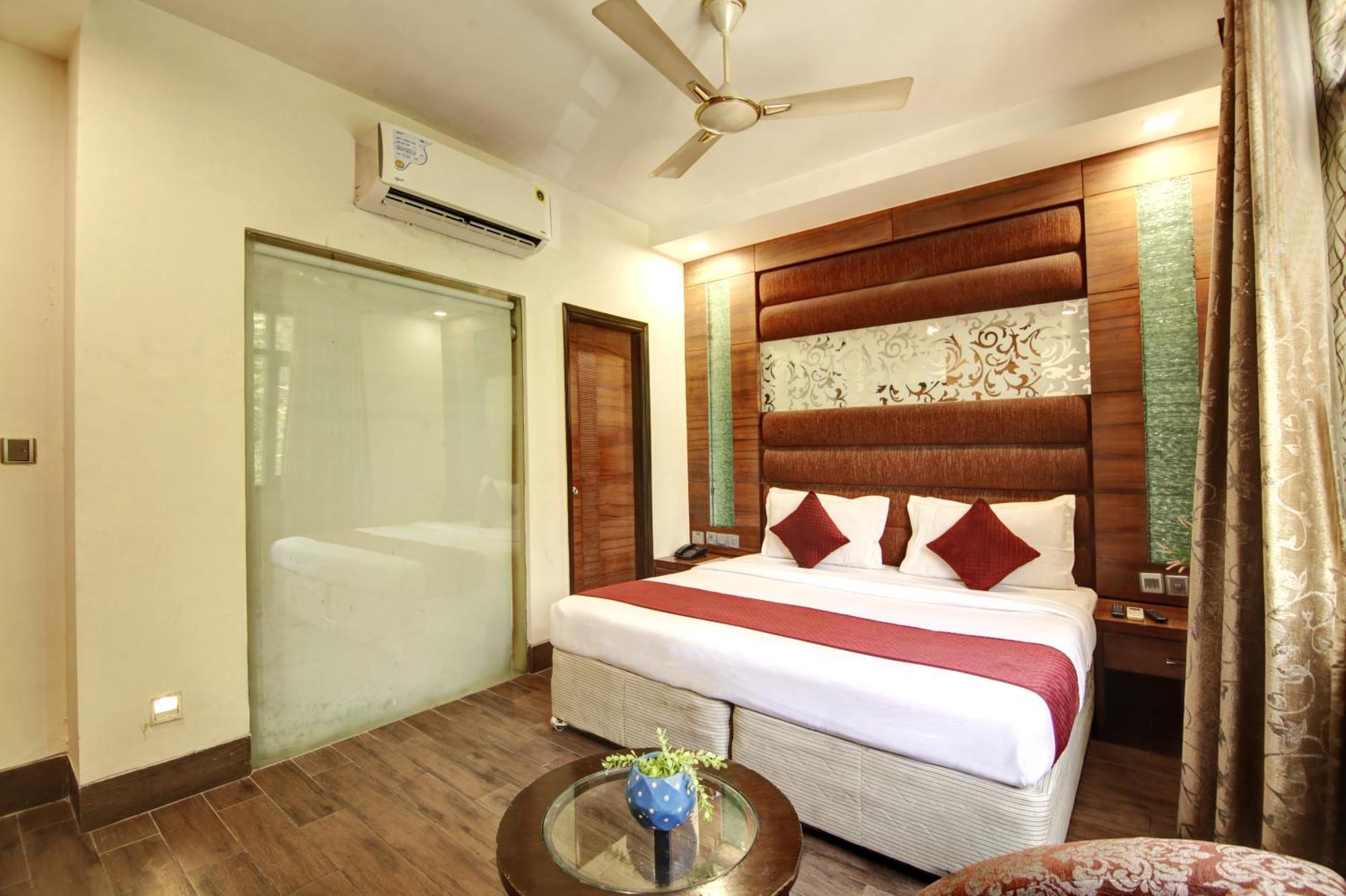 Hotel Good Times Near Ganga Ram Hospital And Karol Bagh Metro Delhi  Exterior photo