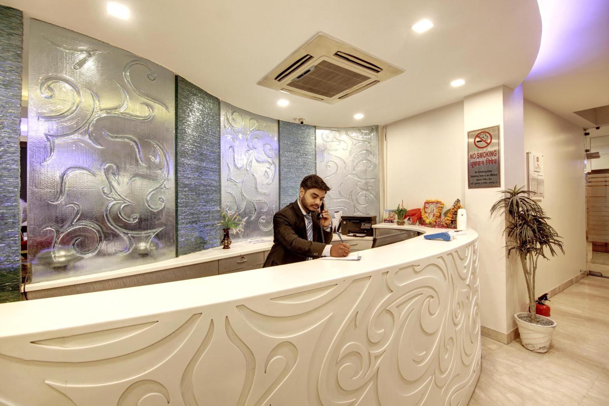 Hotel Good Times Near Ganga Ram Hospital And Karol Bagh Metro Delhi  Exterior photo