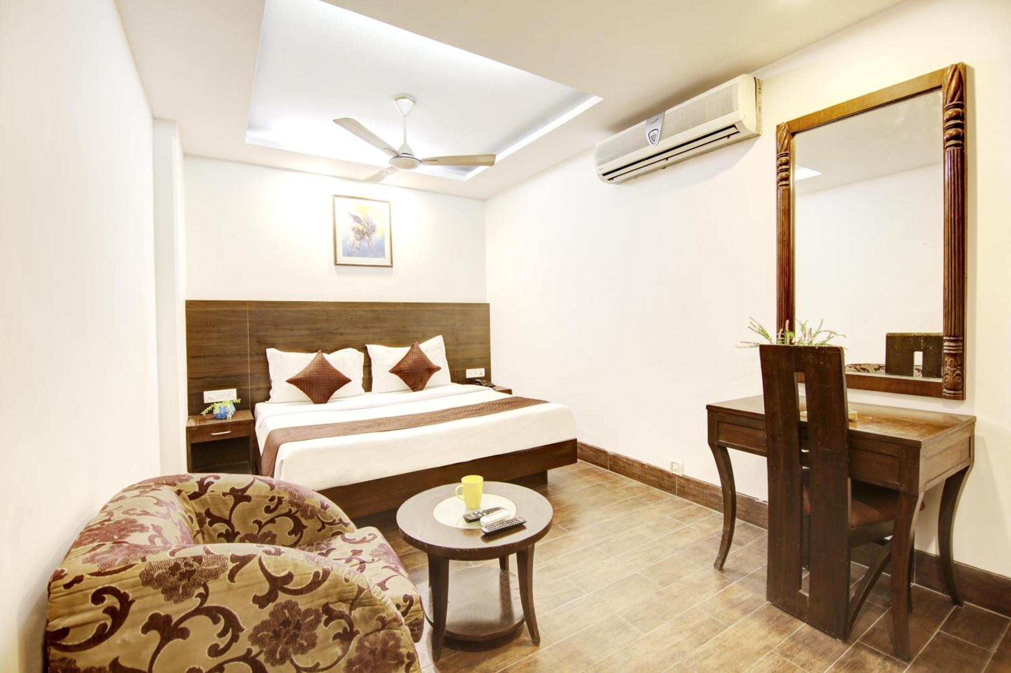 Hotel Good Times Near Ganga Ram Hospital And Karol Bagh Metro Delhi  Exterior photo
